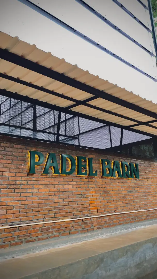 Padel Barn sign